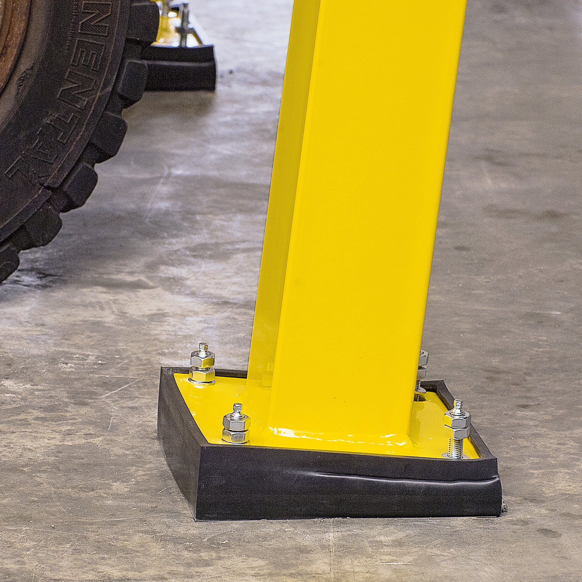 Flexible Fußplatte für Anfahrschutzgeländer - 50 x 200 x 200 mm – Bild 4