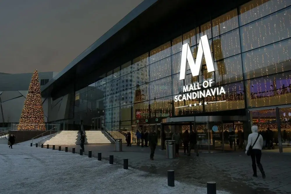 Shopping centre entrance with car park