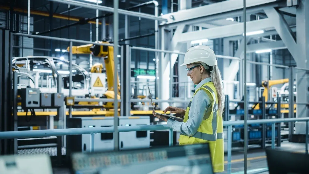 Manufacturing hall with machines and forklift aisle