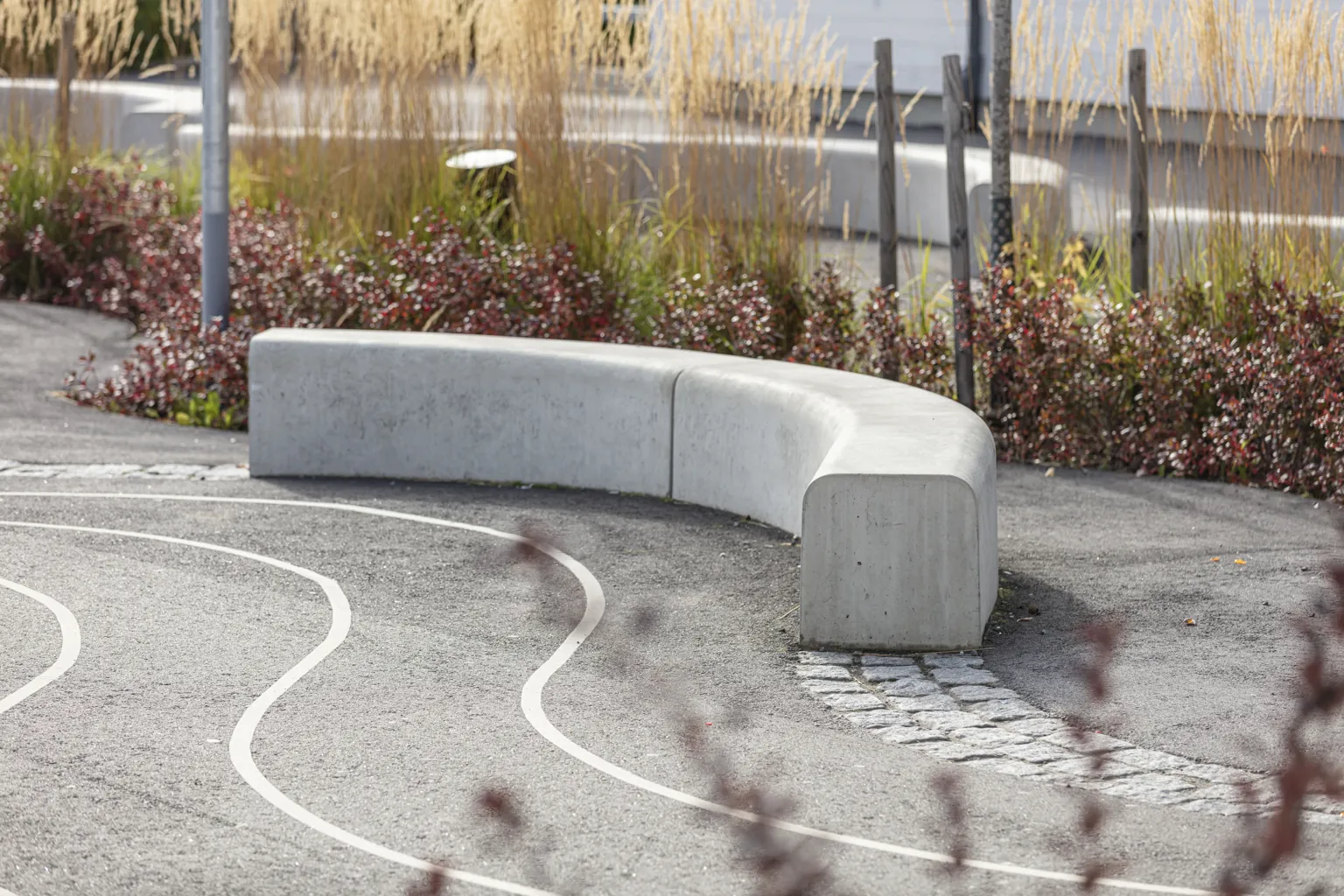Betonipenkki - Outline - Image 5