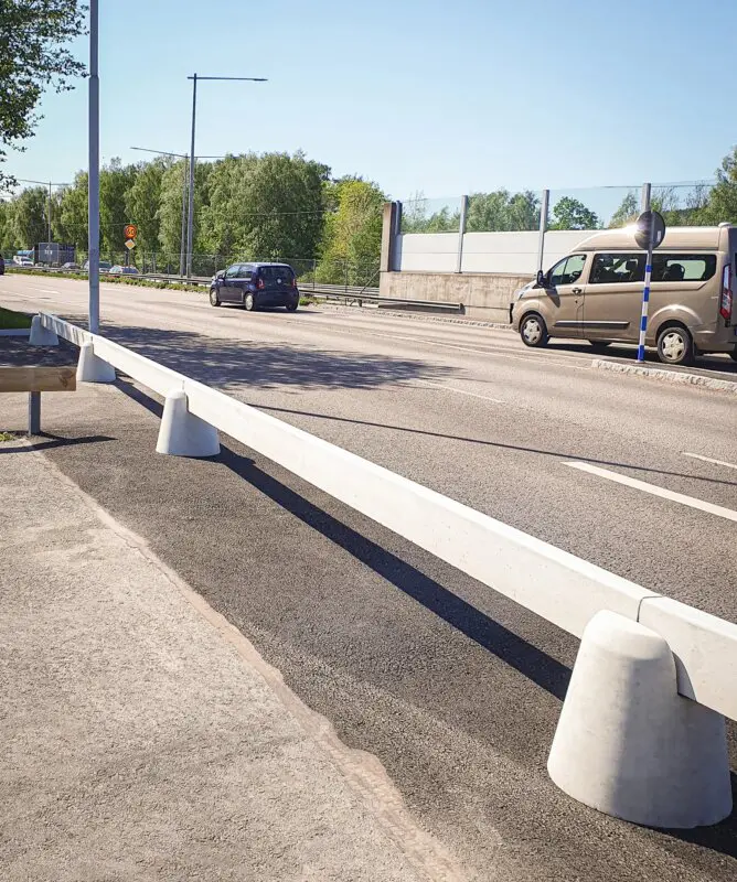 Alternative view of Concrete Parking Guard Rail - Trafipark