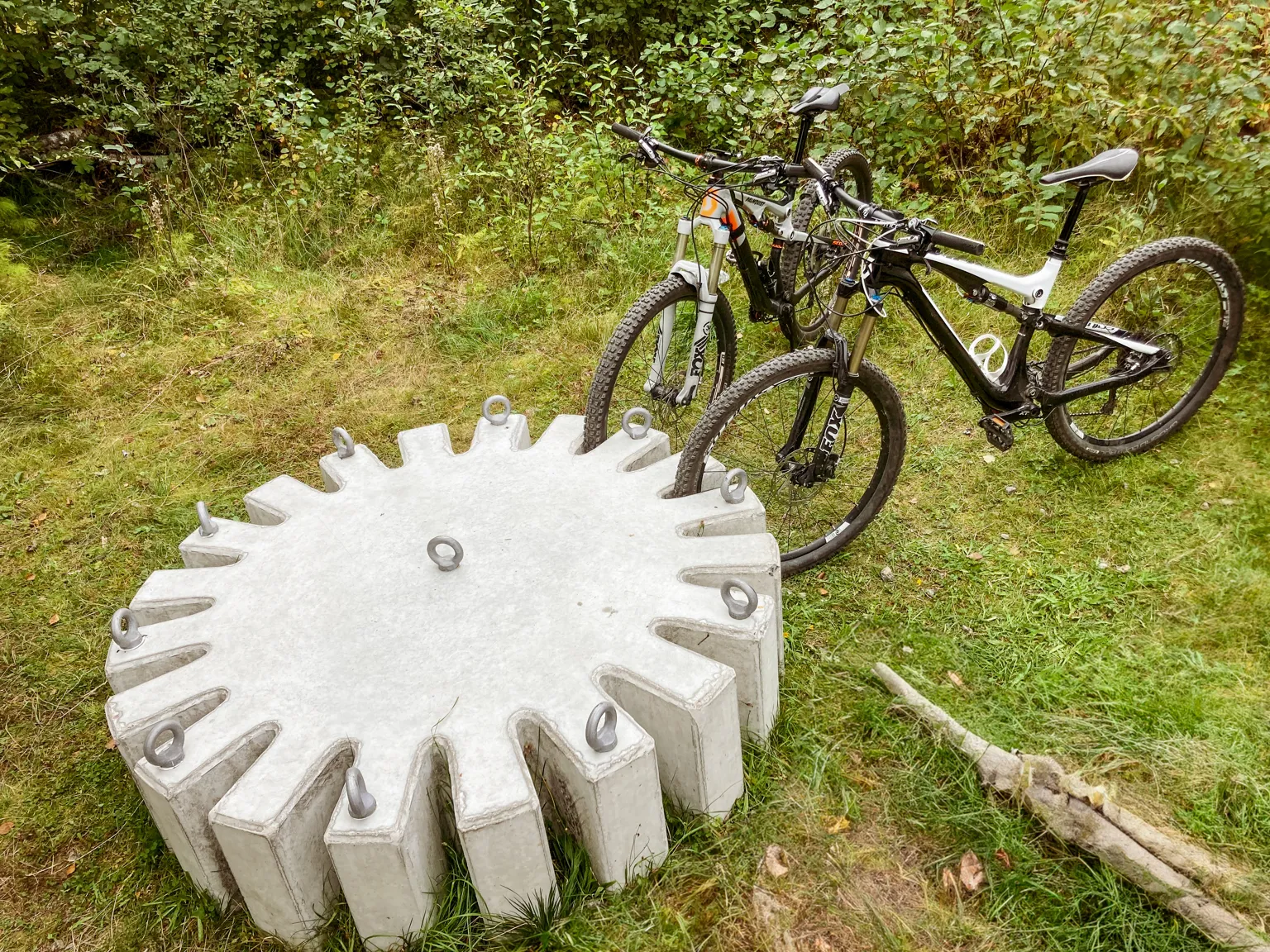 Betoninen pyöräteline - Pedalen - Image 7