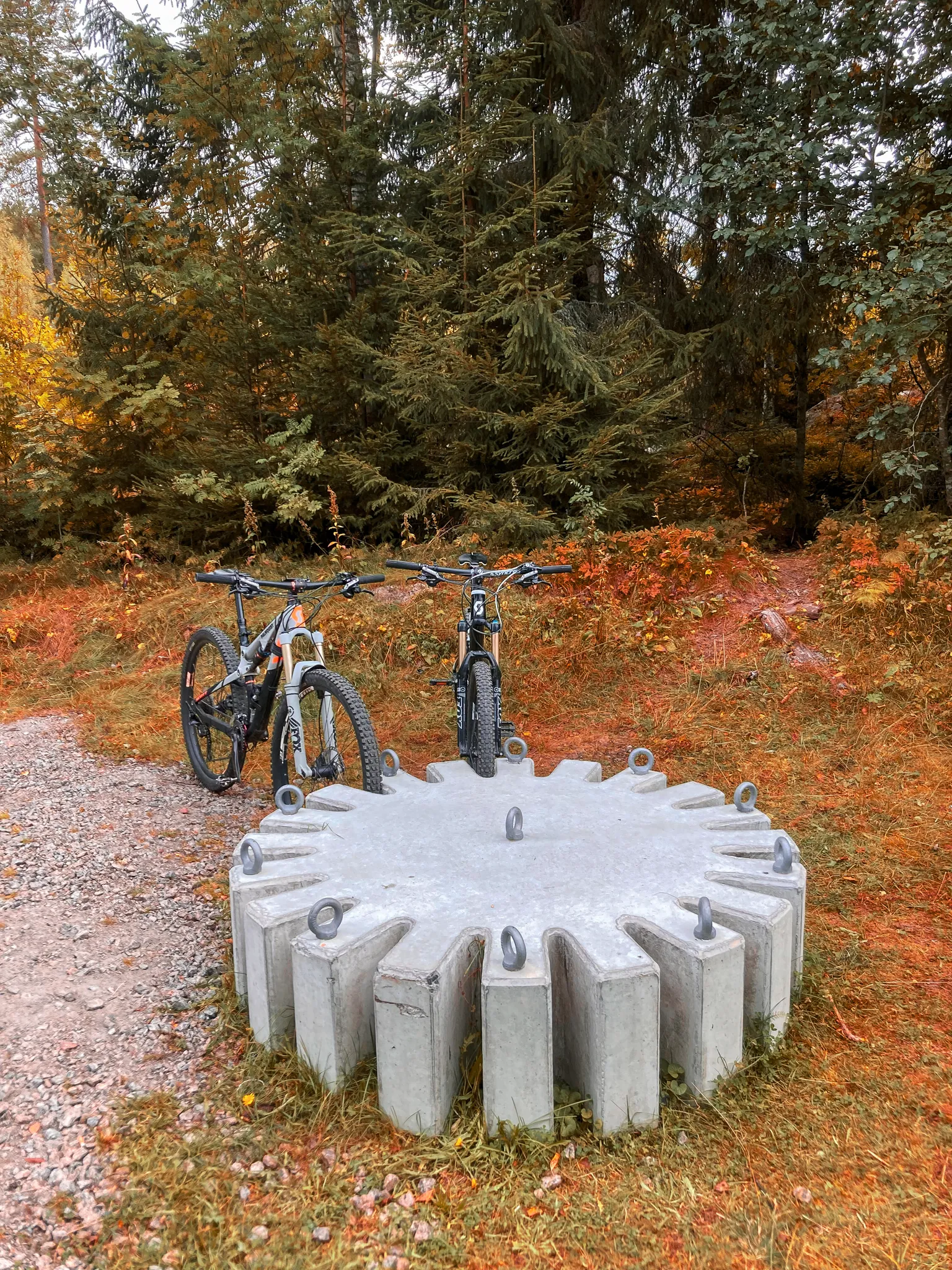 Betoninen pyöräteline - Pedalen - Image 4