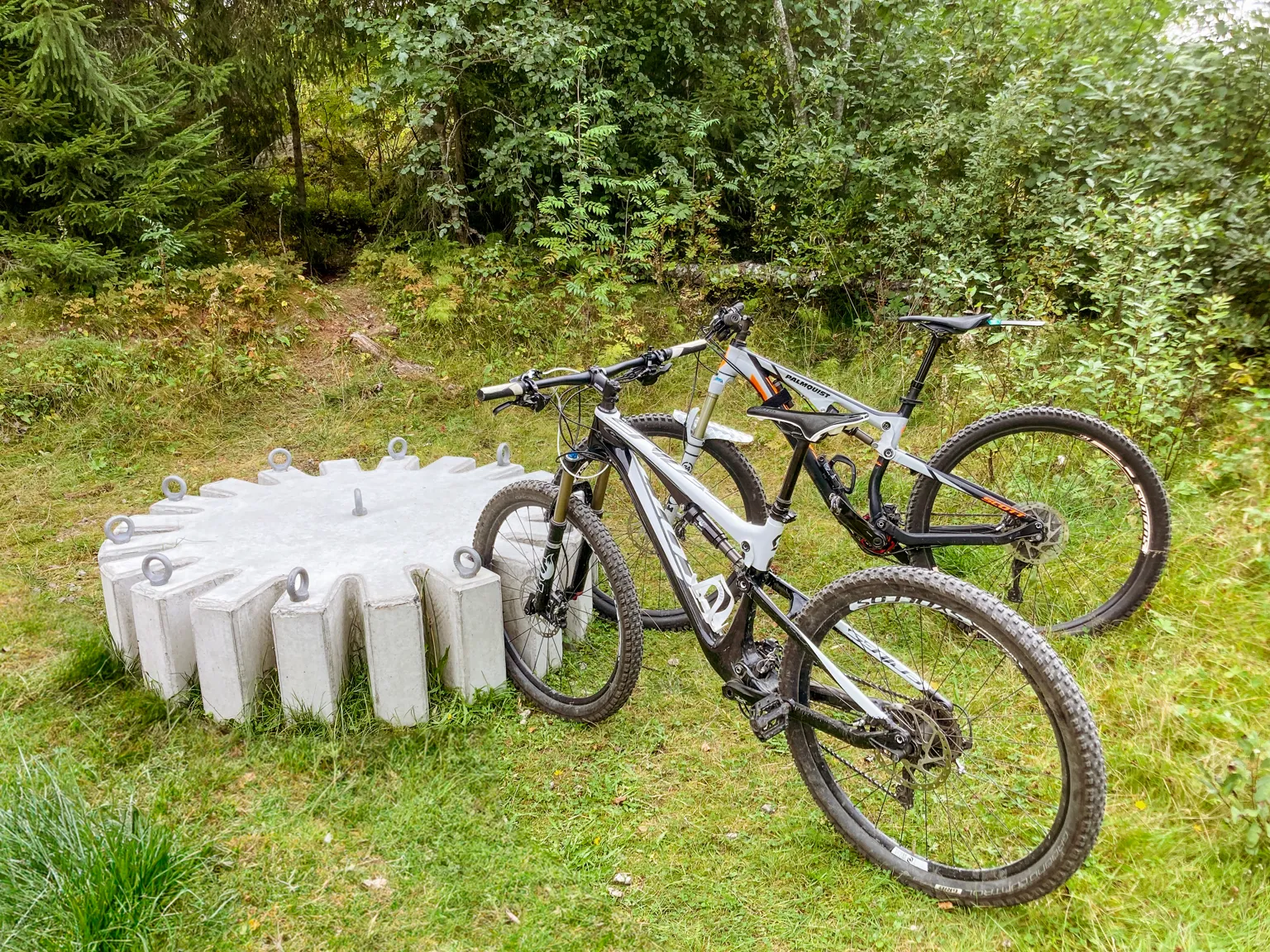 Betoninen pyöräteline - Pedalen - Image 9