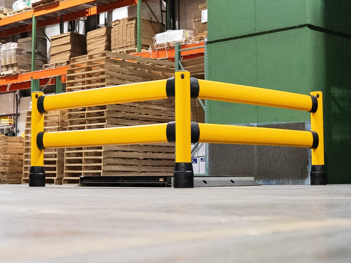 FLEX+ skyddsräcke L-Line som separerar truckgång från lagerytan